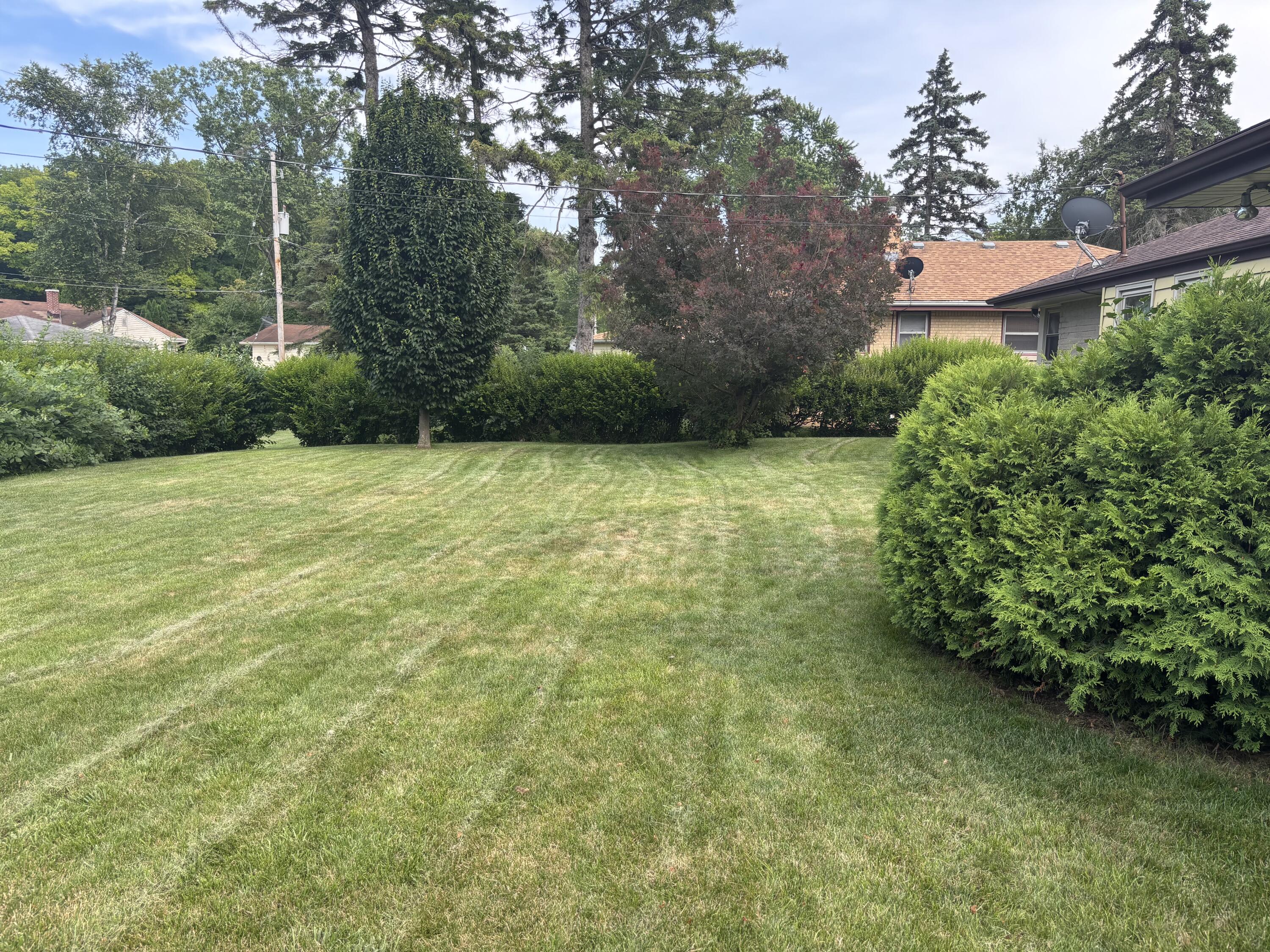 7658 North Delta Place Milwaukee, WI 53223 - Photo 3 of 16 Backyard