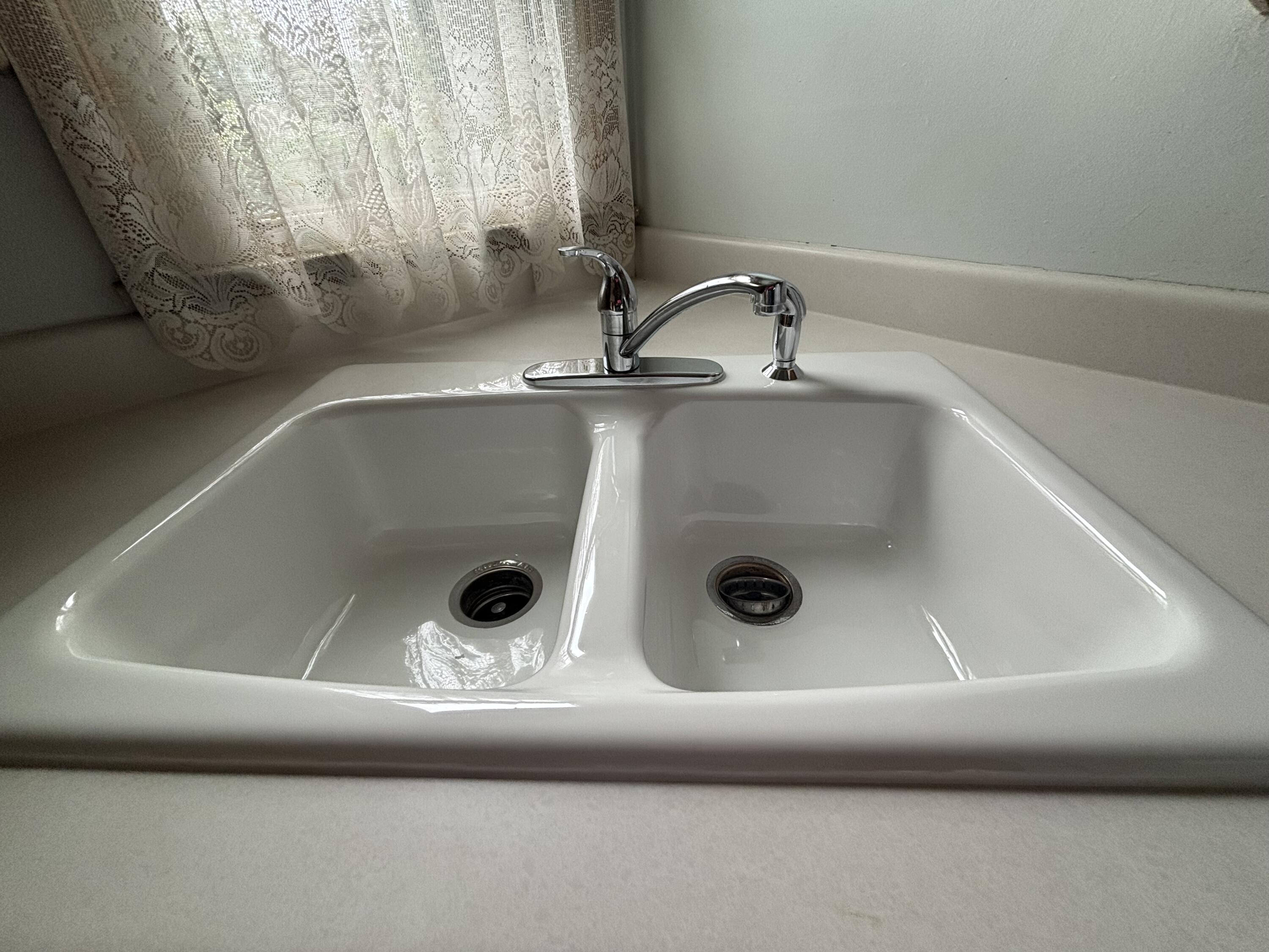 7658 North Delta Place Milwaukee, WI 53223 - Photo 5 of 16 Kit Sink