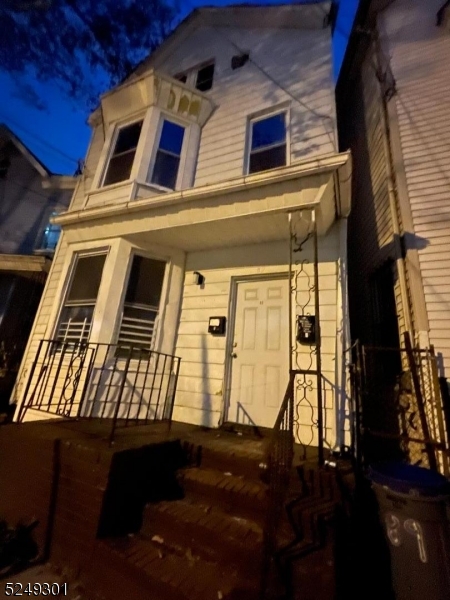 89 Cutler Street, Unit 1 Newark, NJ 07104 - Photo 7 of 7 a house view with a garden space