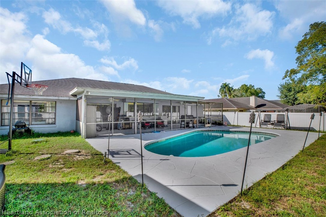 4204 Medina Way Sebring, FL 33875 - Photo 20 of 25 a view of a house with backyard and porch