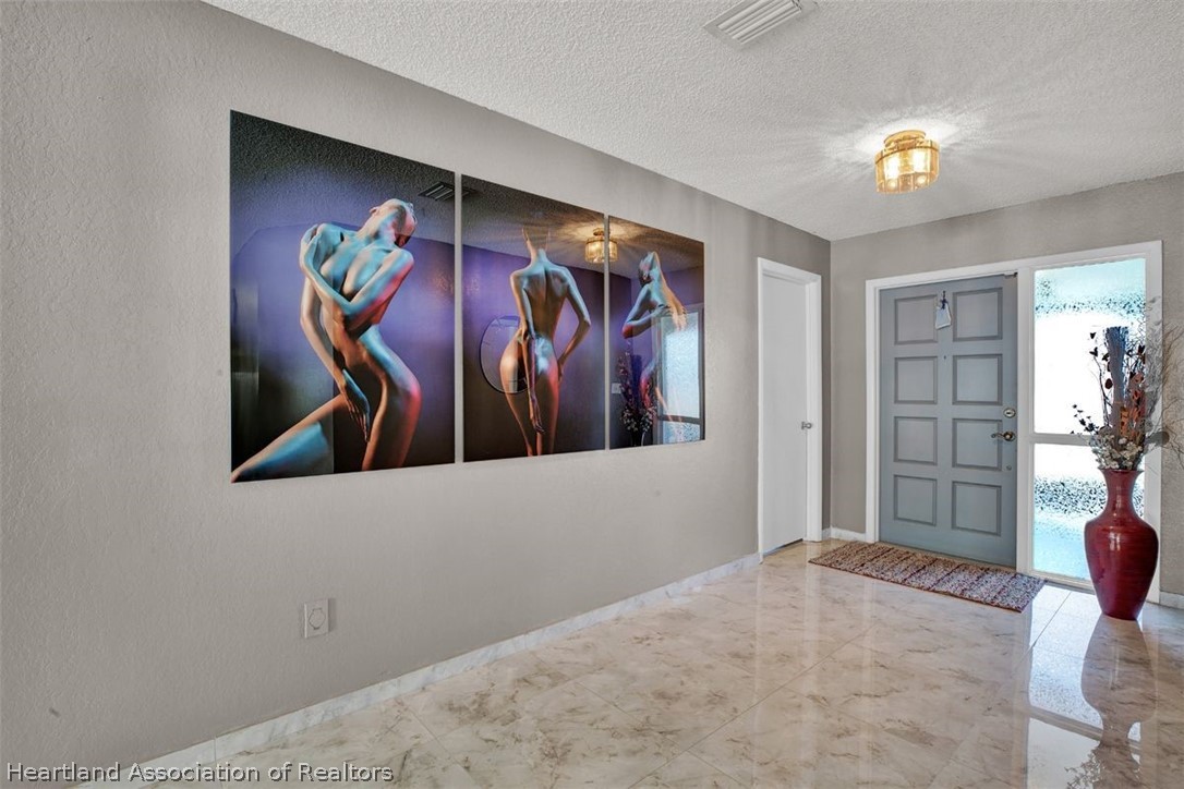 4204 Medina Way Sebring, FL 33875 - Photo 4 of 25 a view of a interior of the house