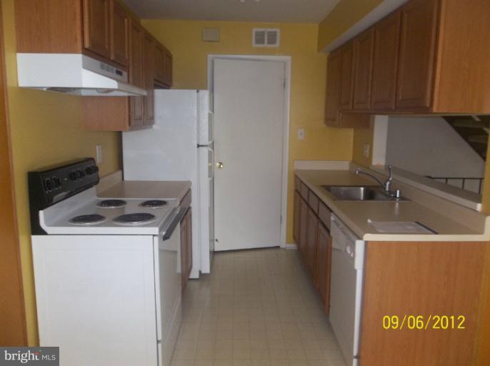130 Hammershire Road, Unit D Reisterstown, MD 21136 - Photo 3 of 13 Kitchen