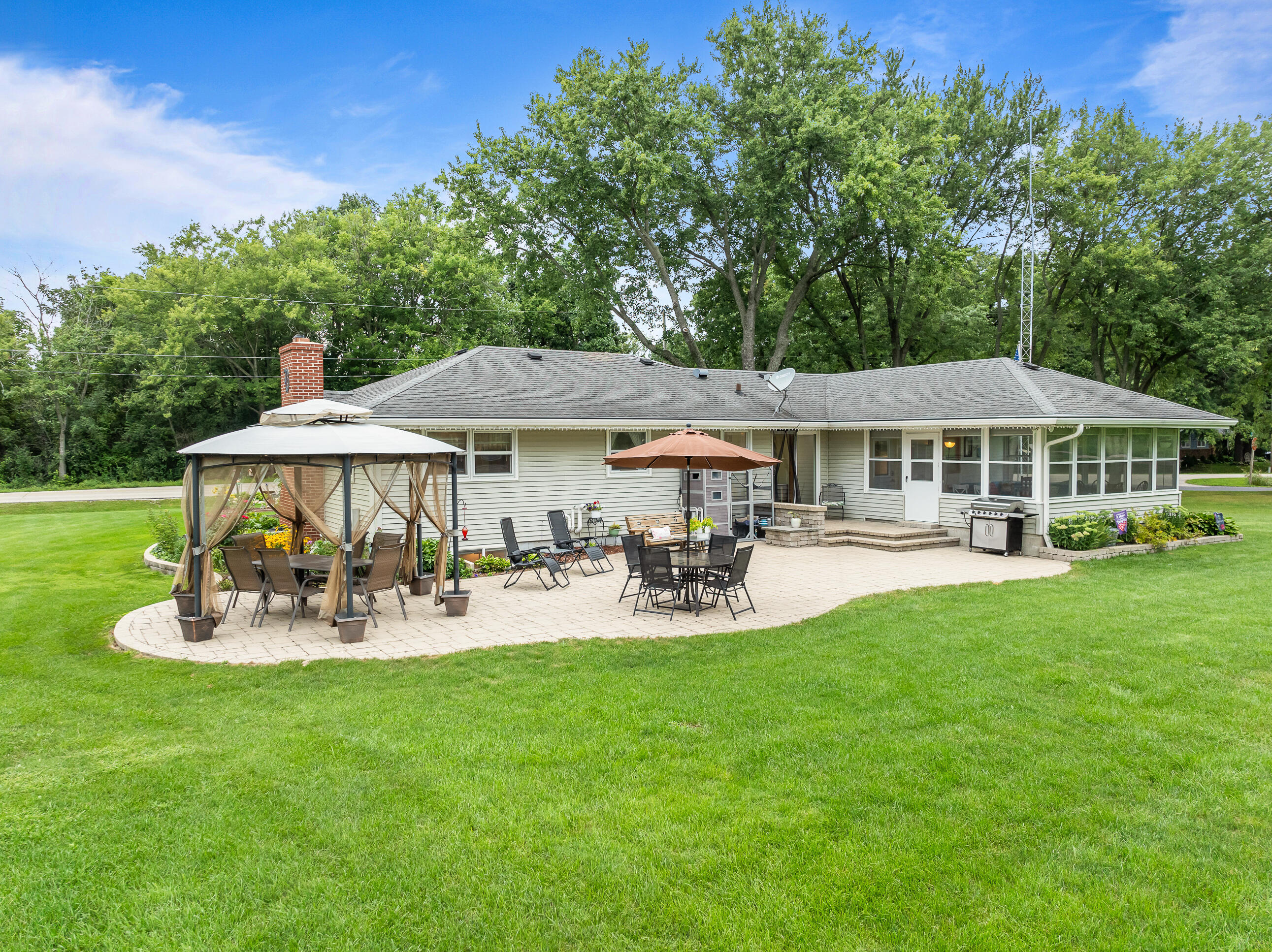 2211 Sheridan Springs Road Lyons, WI 53147 - Photo 10 of 39 2211 Sheridan Springs Rd - Selects-25