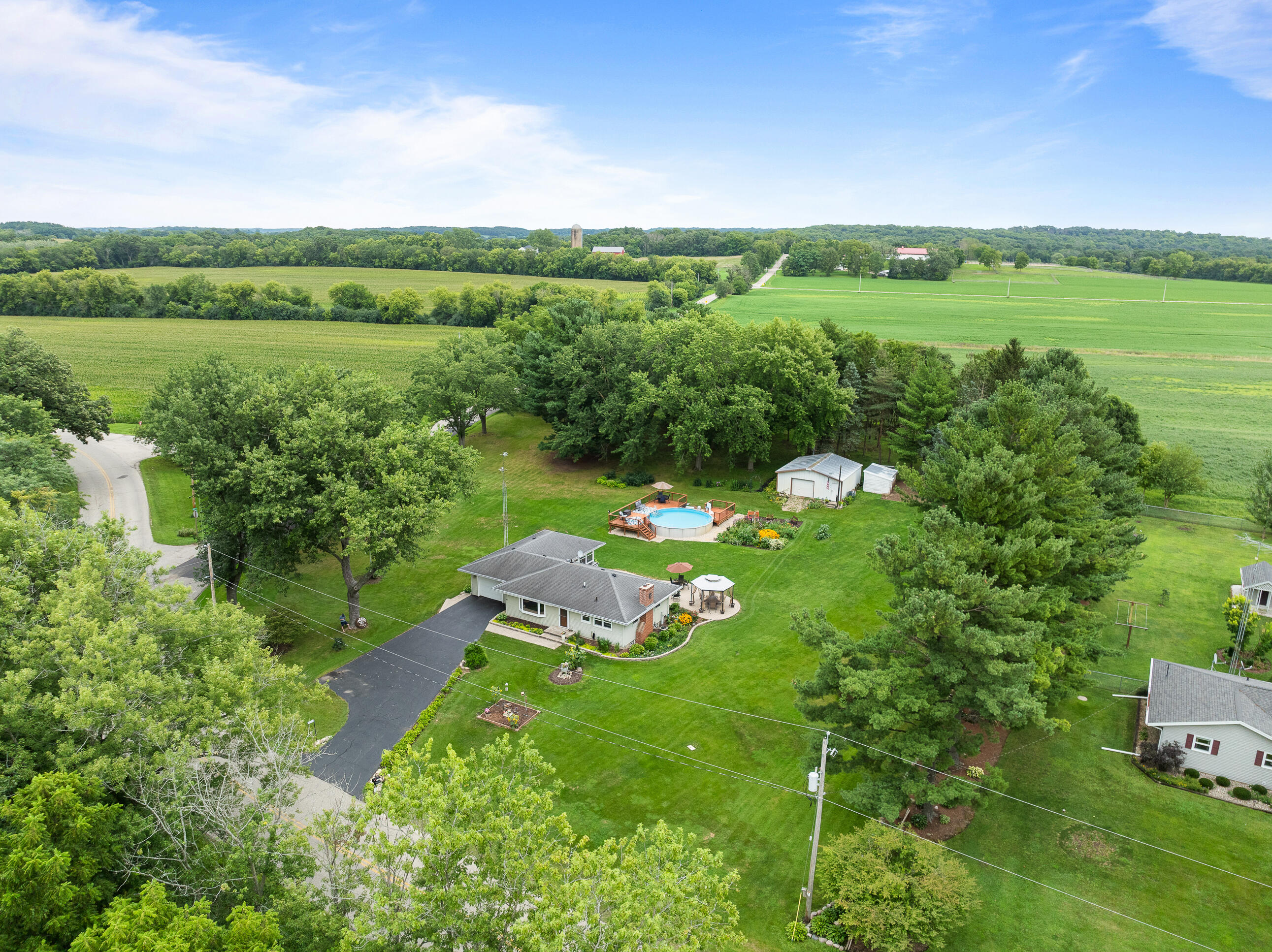 2211 Sheridan Springs Road Lyons, WI 53147 - Photo 4 of 39 2211 Sheridan Springs Rd - Selects-22