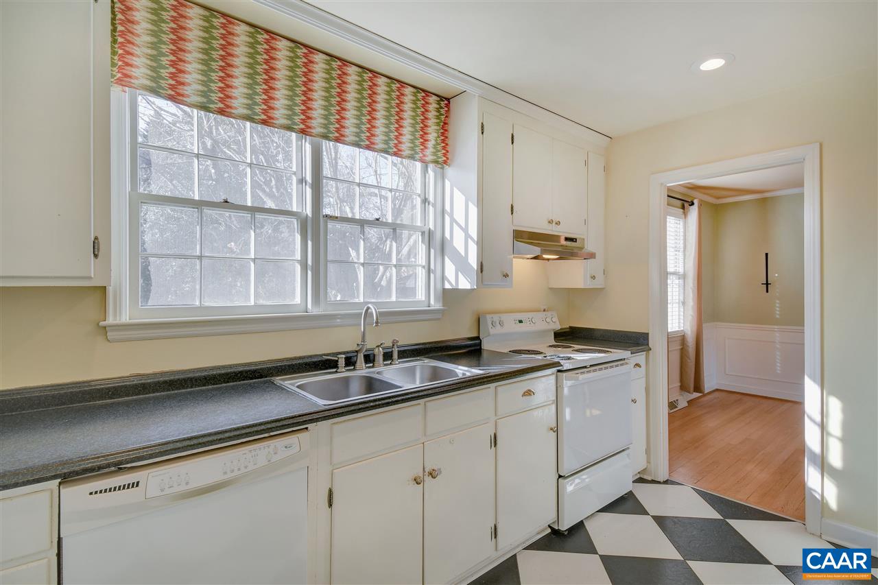 1428 Oxford Road Charlottesville, VA 22903 - Photo 8 of 28 Gallery Image 8