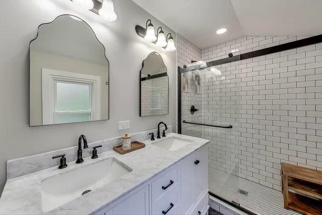 $550,000 | 201 South George Street, Barrington, IL 60010