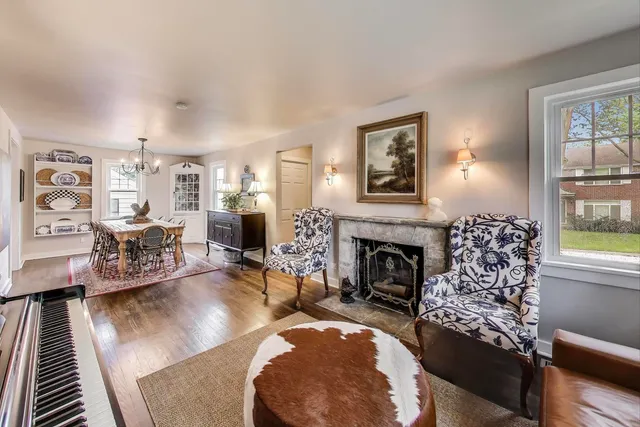 $550,000 | 201 South George Street, Barrington, IL 60010