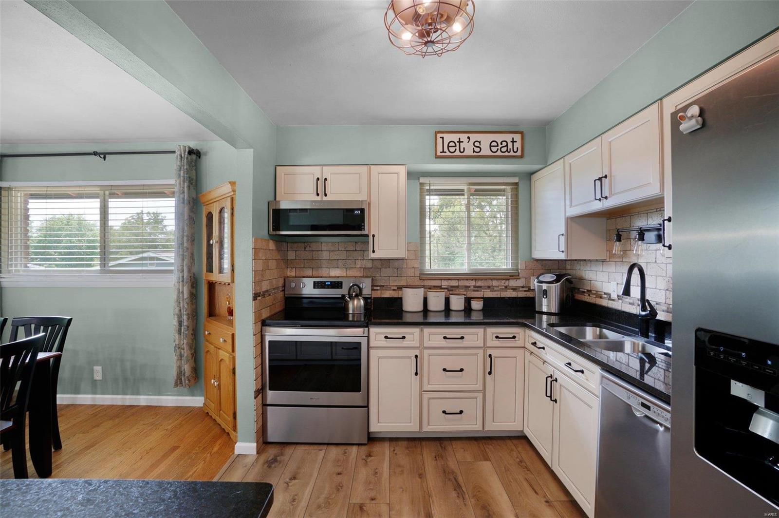 4266 Ringer Road St. Louis, MO 63129 - Photo 12 of 29