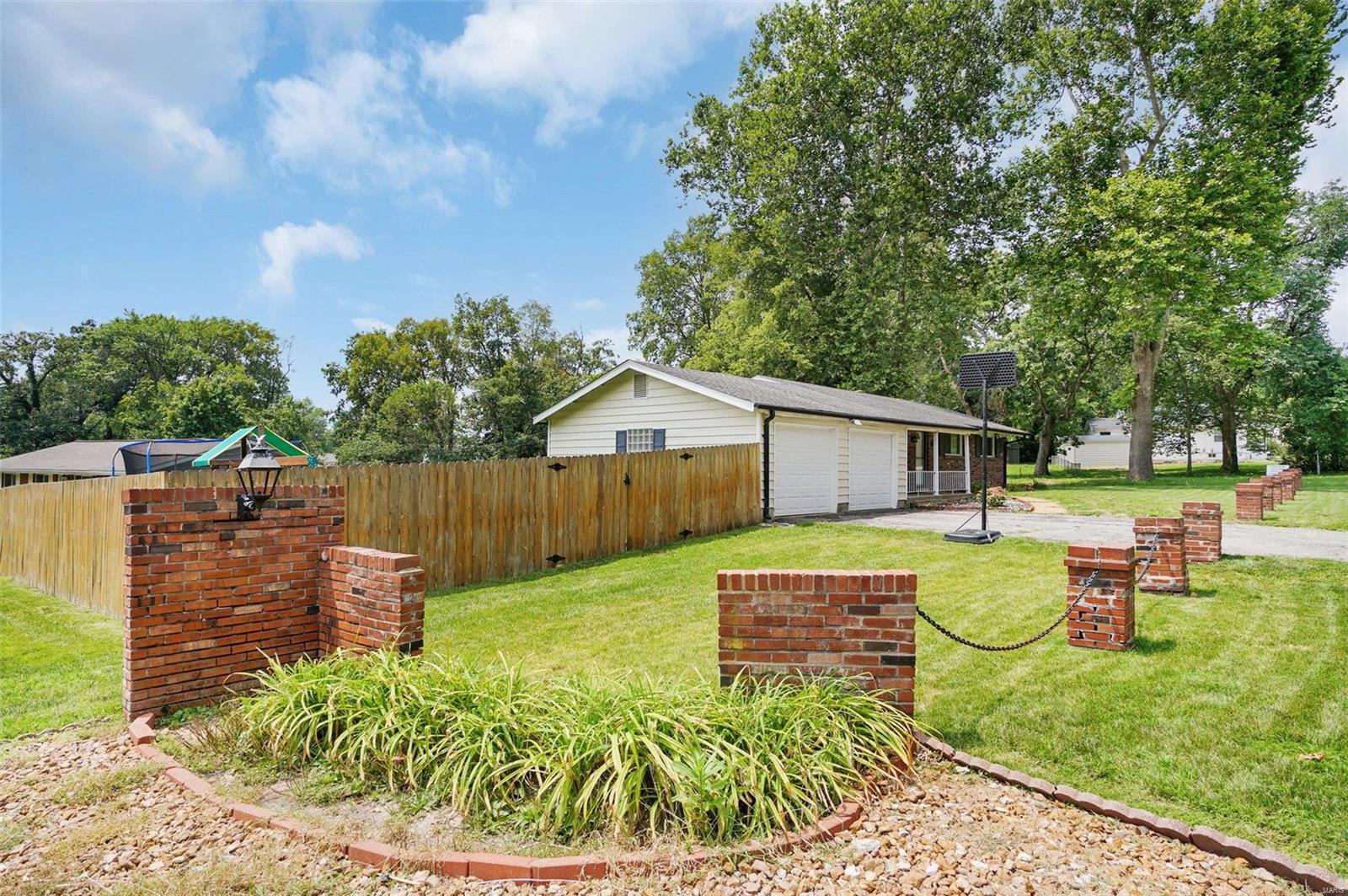 4266 Ringer Road St. Louis, MO 63129 - Photo 2 of 29