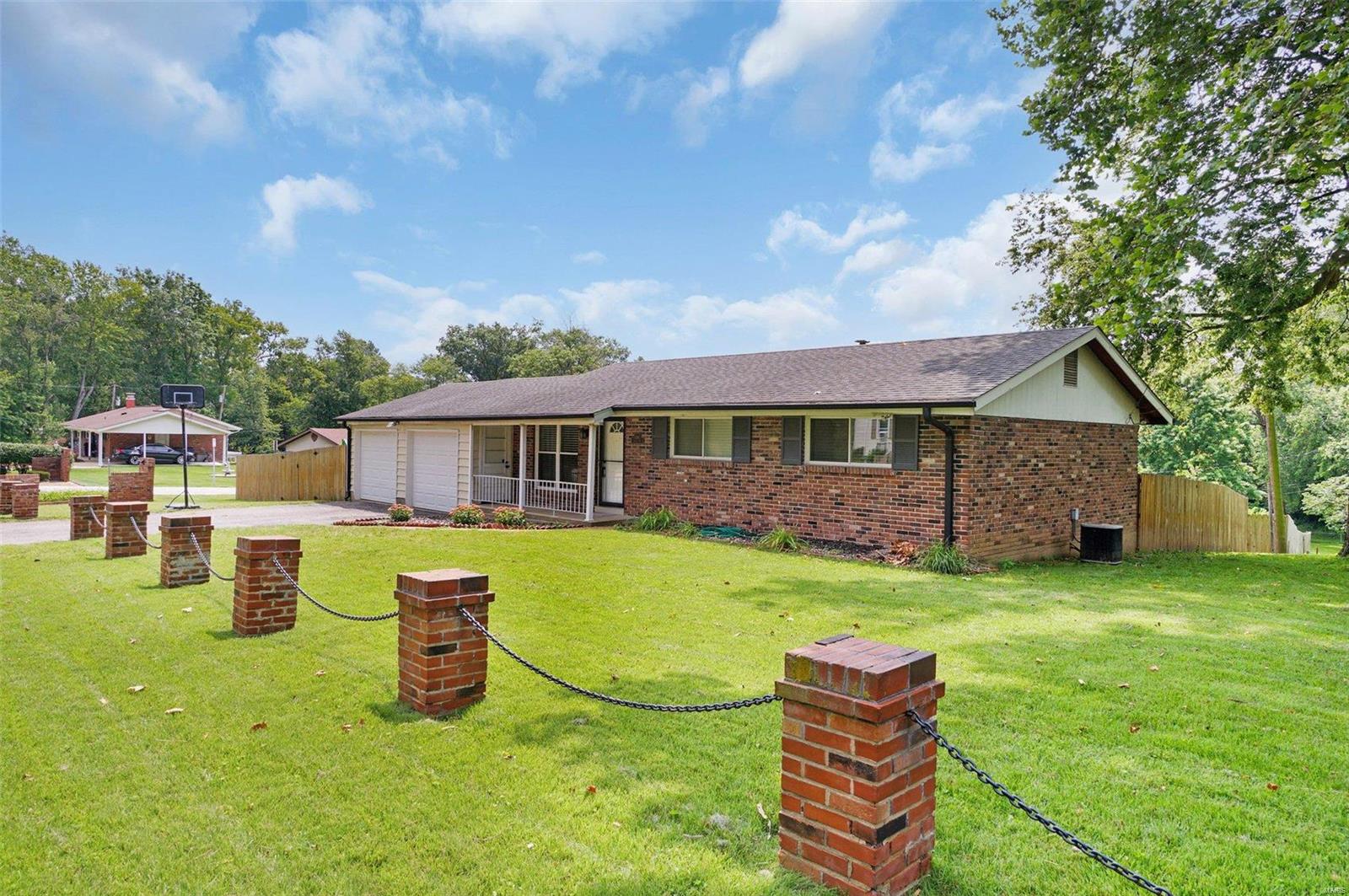 4266 Ringer Road St. Louis, MO 63129 - Photo 3 of 29