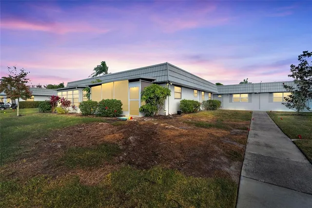 $1,600 | 202 Bedford Trail, Unit 112, Sun City Center, FL 33573