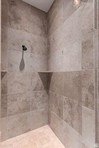2464 East Granite Way St. George, UT 84790 - Photo 81 of 106 Full bath with tiled shower