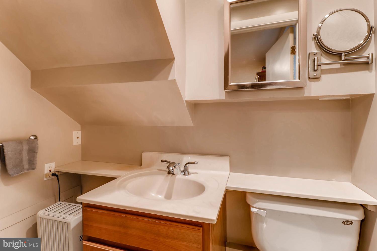 2203 Corsica Road Baltimore, MD 21221 - Photo 14 of 28 Bath