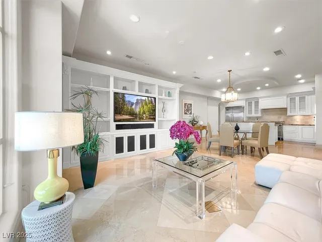 $945,987 | 9101 Alta Drive, Unit 18, Las Vegas, NV 89145