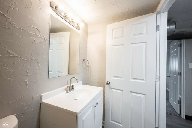 $199,999 | 2740 Pawnee Drive, Indianapolis, IN 46229