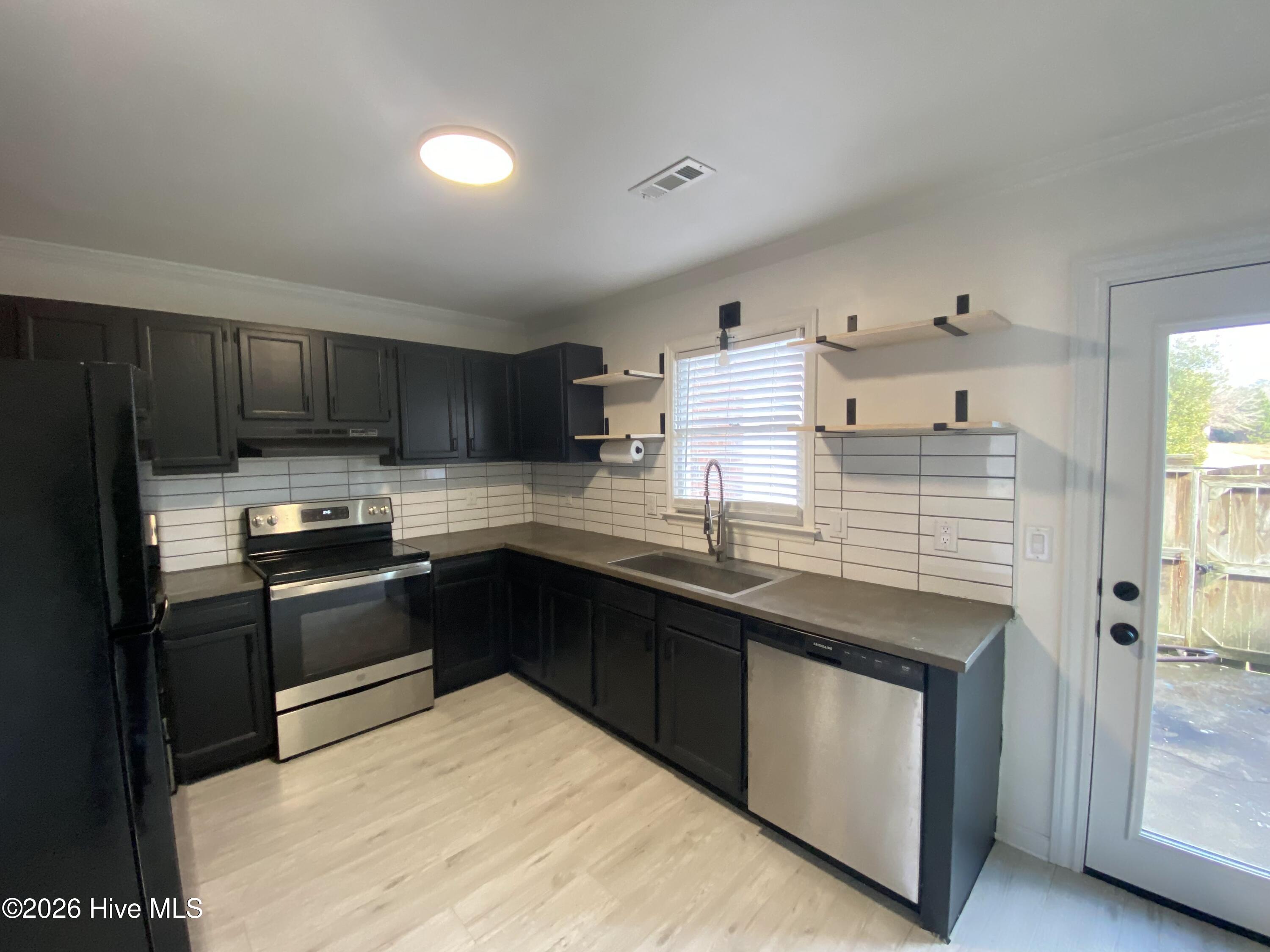 2700 Thackery Road Greenville, NC 27858 - Photo 4 of 18 IMG_2260