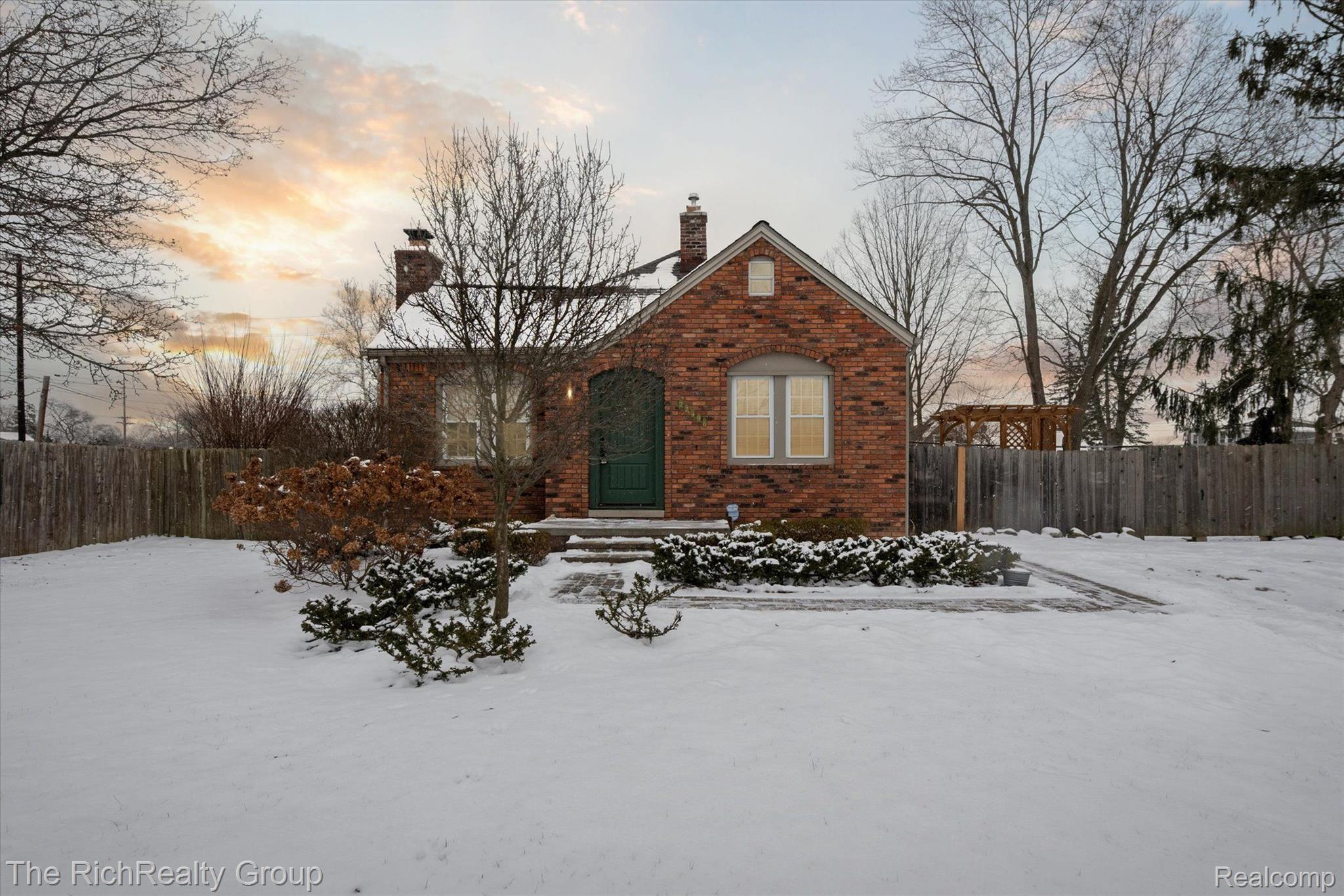 22496 Springbrook Avenue Farmington, MI 48336 - Photo 1 of 33