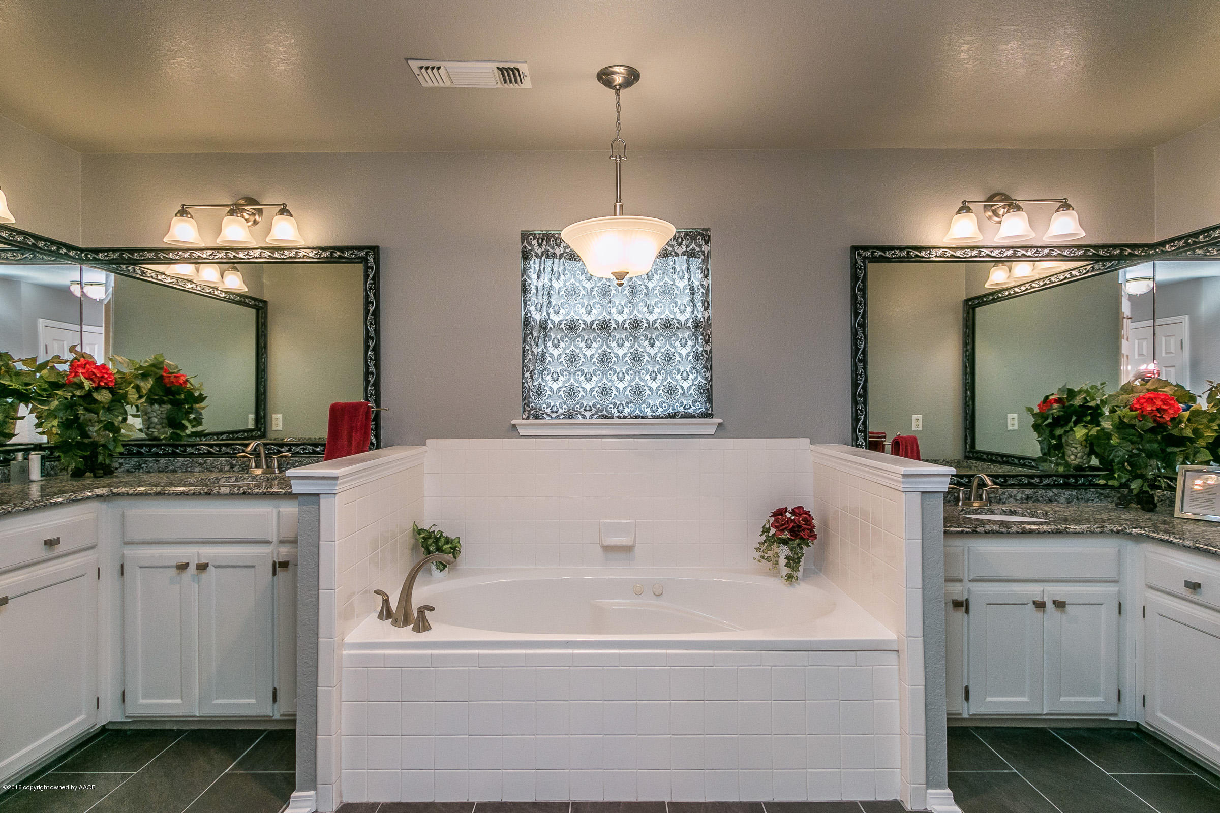 19410 Mockingbird Road Canyon, TX 79015 - Photo 16 of 38 Master Bathroom
