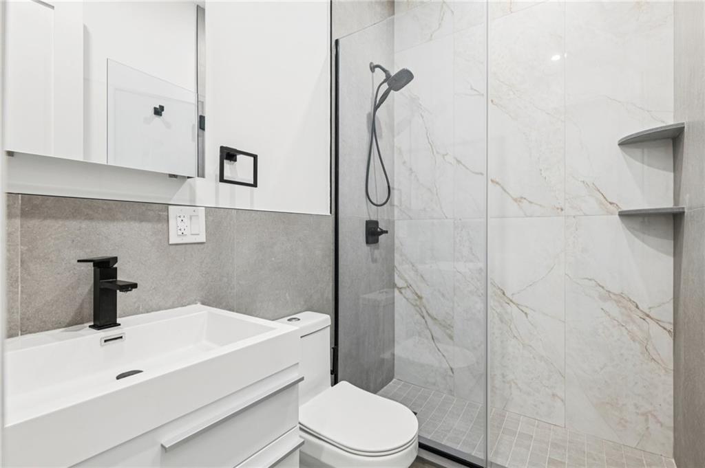 220 Schaefer Street, Unit 3F Brooklyn, NY 11207 - Photo 6 of 9