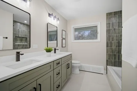 $750,000 | 3 West Berkshire Lane, Mount Prospect, IL 60056