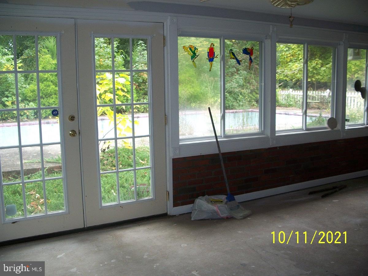 44 Chews Landing Road Lindenwold, NJ 08021 - Photo 2 of 10