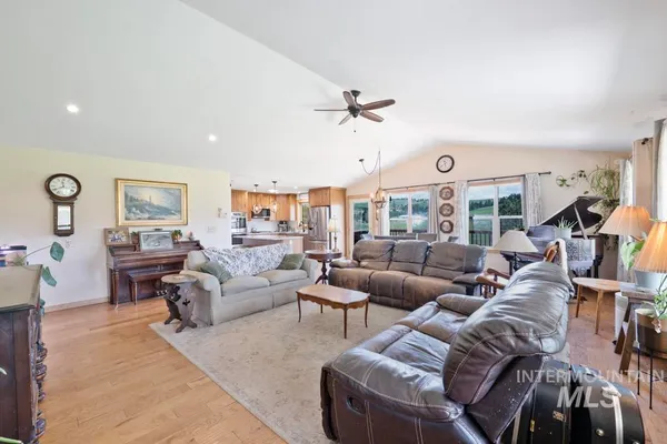$1,250,000 | 1011 Rothwell Road, Viola, ID 83872