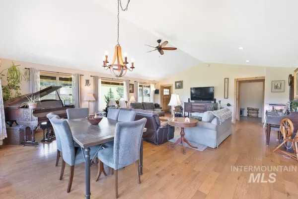 $1,250,000 | 1011 Rothwell Road, Viola, ID 83872