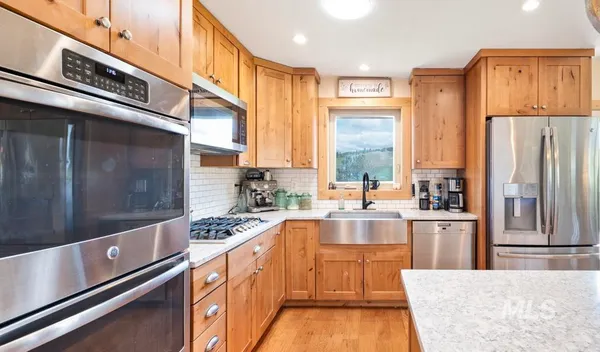 $1,250,000 | 1011 Rothwell Road, Viola, ID 83872