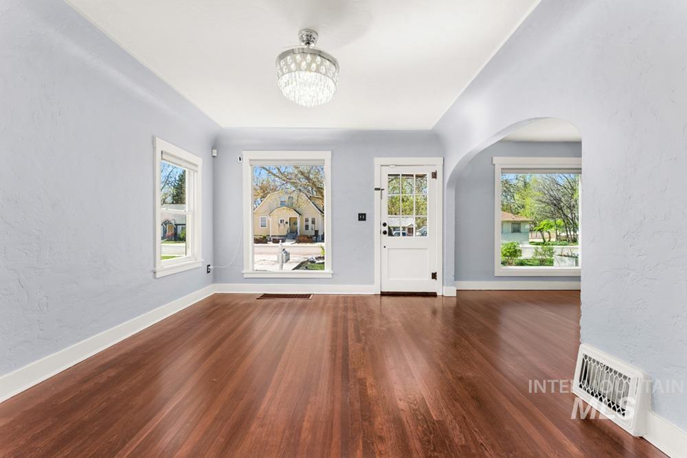 302 Peasley Street Boise, ID 83705 - Photo 2 of 24