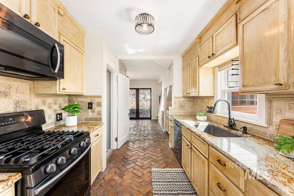 302 Peasley Street Boise, ID 83705 - Photo 5 of 24