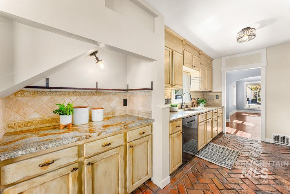 302 Peasley Street Boise, ID 83705 - Photo 6 of 24