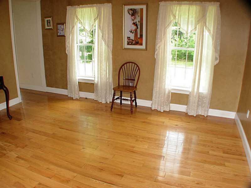 64 Ogunquit Road Cape Neddick, ME 03902 - Photo 12 of 35 Living Room.