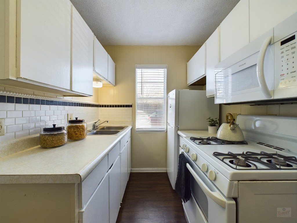 5300 Guadalupe Street, Unit 6201 Austin, TX 78751 - Photo 2 of 12 a kitchen with a stove a sink and a refrigerator