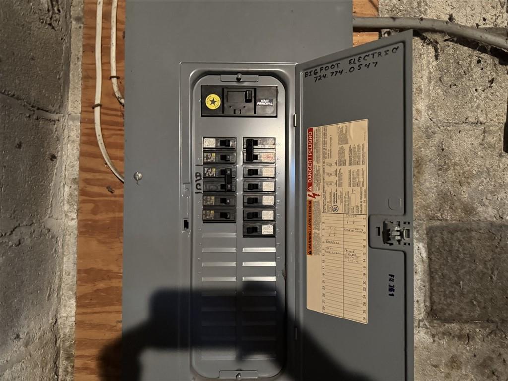 609 Lincoln Street Rochester, PA 15074 - Photo 17 of 24 a view of walk in closet