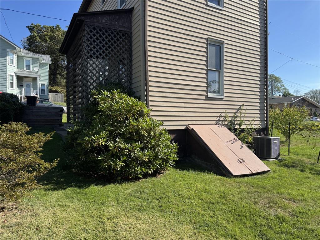 609 Lincoln Street Rochester, PA 15074 - Photo 22 of 24 a view of a back yard of the house