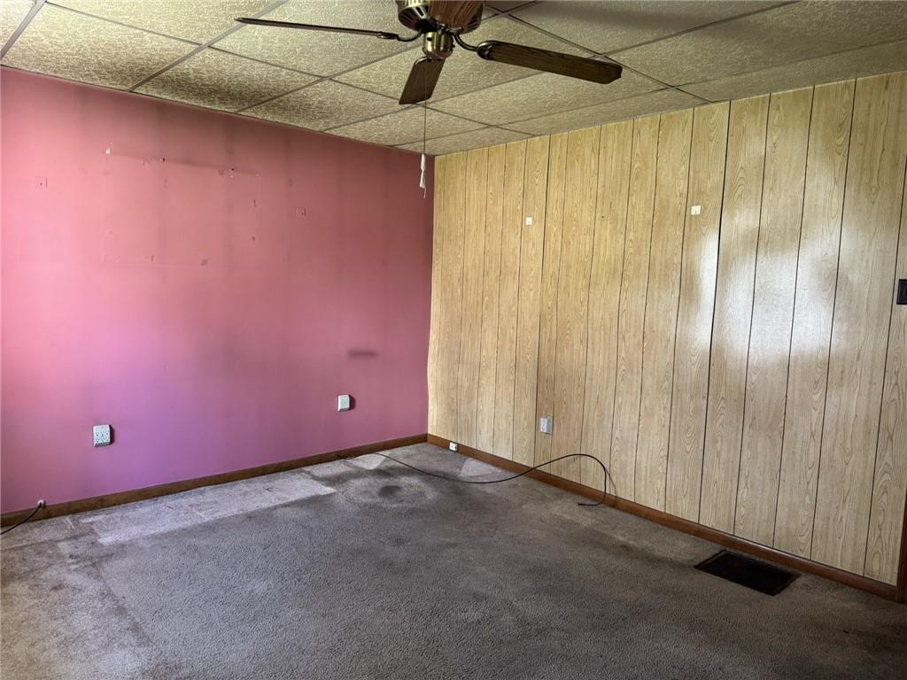 609 Lincoln Street Rochester, PA 15074 - Photo 4 of 24 a view of a garage