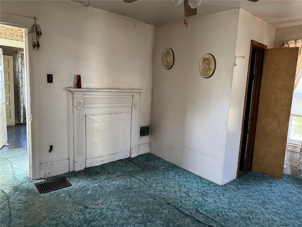 609 Lincoln Street Rochester, PA 15074 - Photo 10 of 24 an empty room with windows