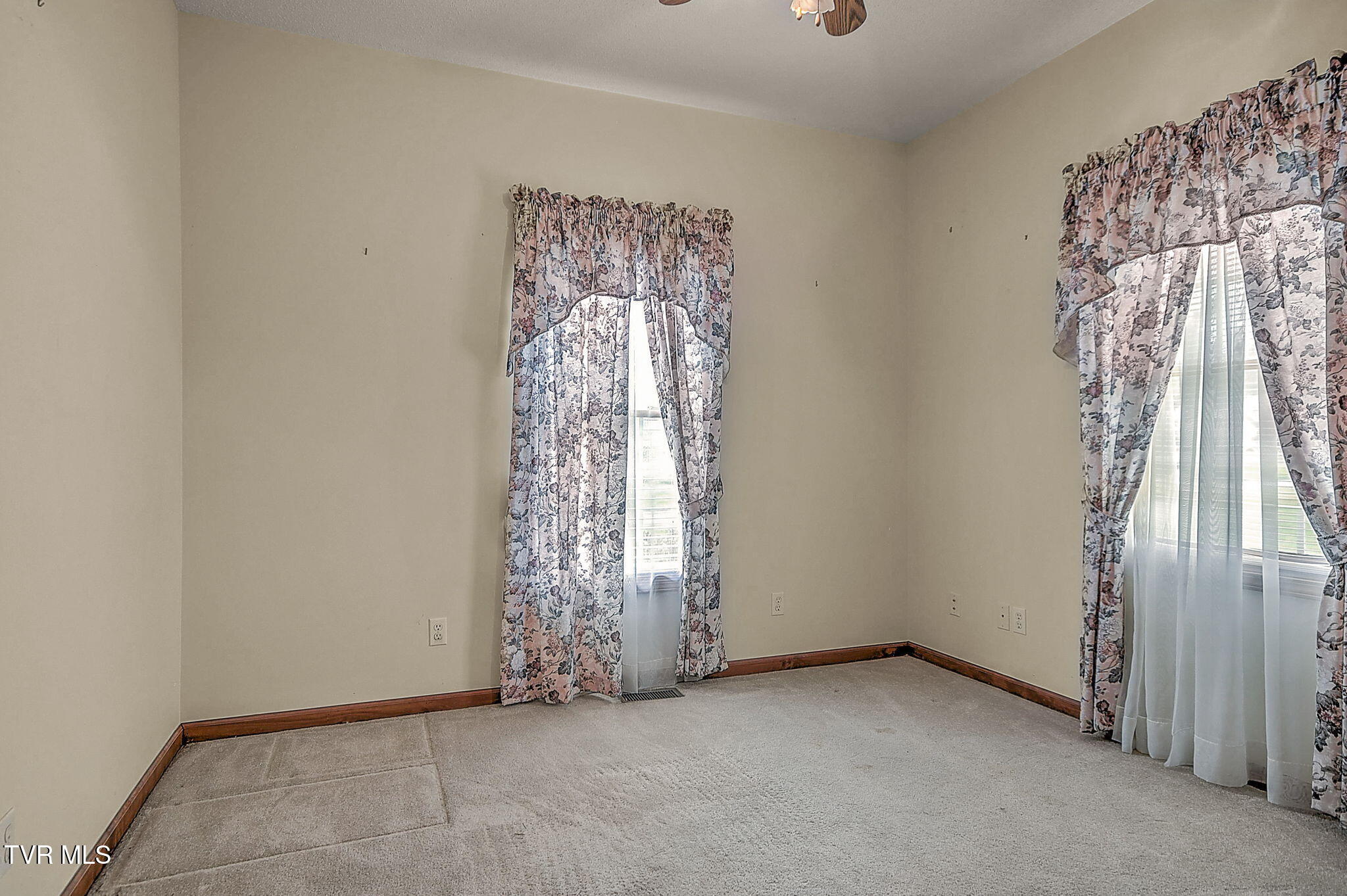 171 Rosecliff Drive Fall Branch, TN 37656 - Photo 33 of 57 33-web-or-mls-Rosecliff GC-33