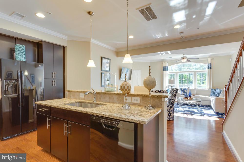 8002 Orchard Grove Road, Unit 820 Odenton, MD 21113 - Photo 4 of 30 BEAUTIFUL GOURMET KITCHEN