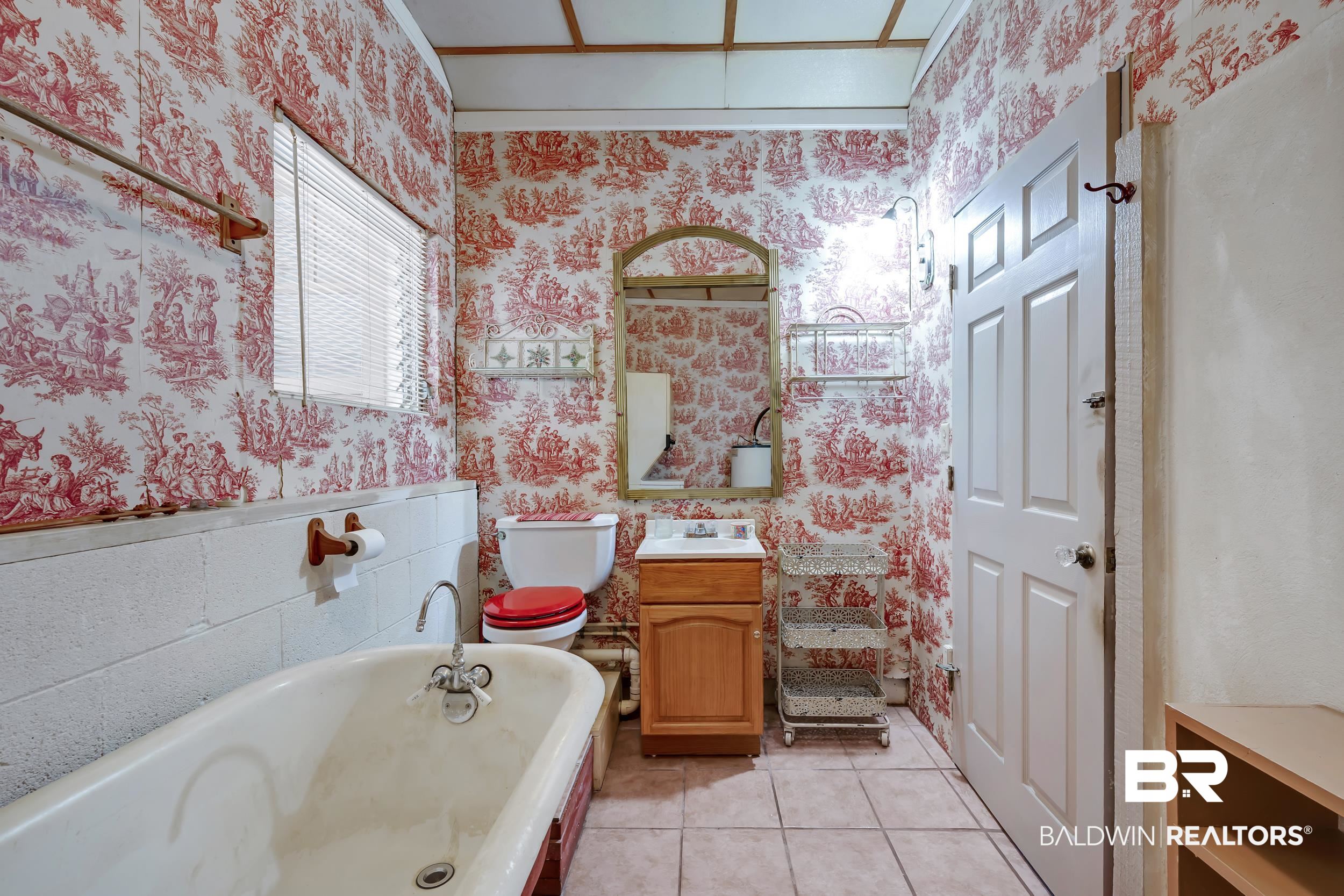 304 West Myrtle Avenue Foley, AL 36535 - Photo 19 of 29 Bathroom
