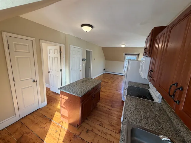 $2,300 | 91 Nason Street, Unit 3, Maynard, MA 01754