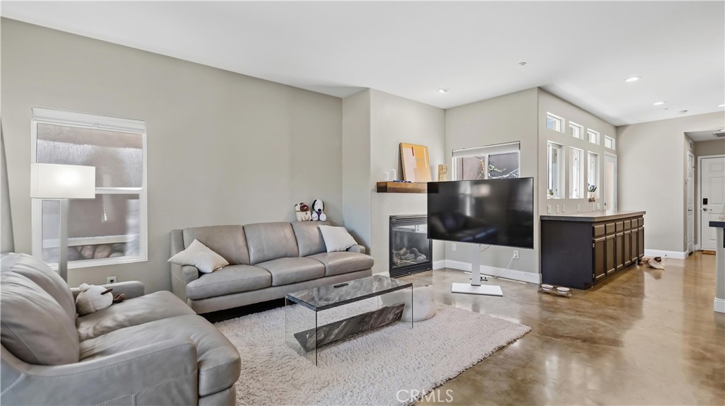 6360 Manzanita Way Riverside, CA 92504 - Photo 7 of 58