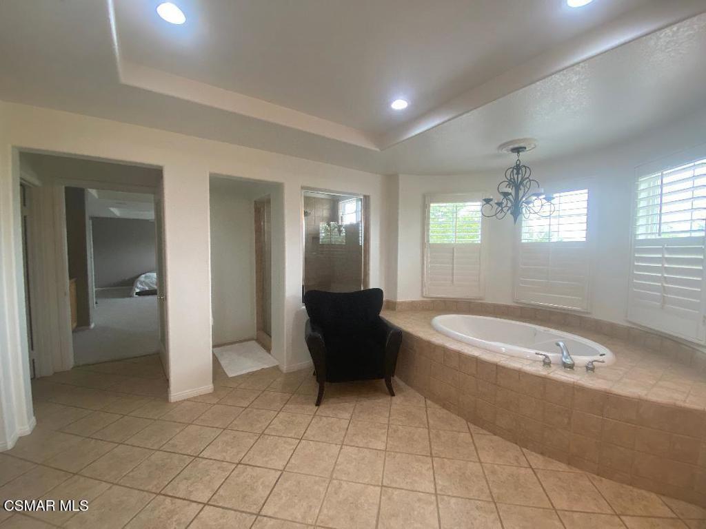 3082 Eaglewood Avenue Thousand Oaks, CA 91362 - Photo 16 of 29 a spacious bathroom with a bathtub and a sink