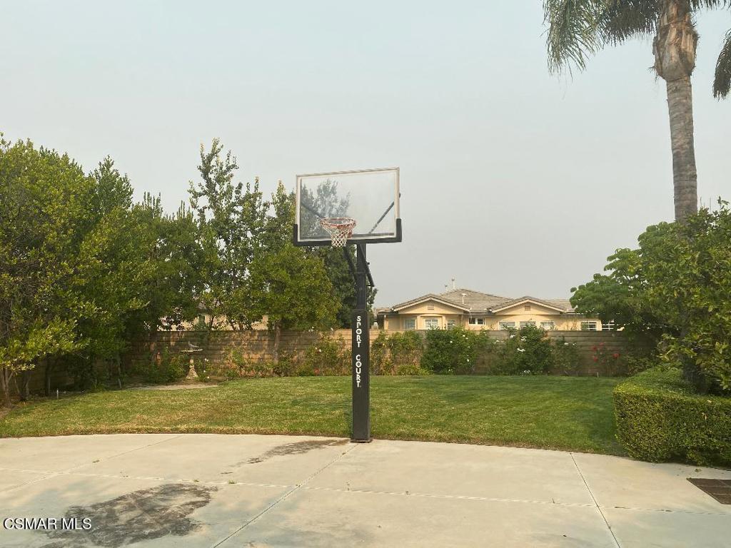 3082 Eaglewood Avenue Thousand Oaks, CA 91362 - Photo 28 of 29 a view of a park