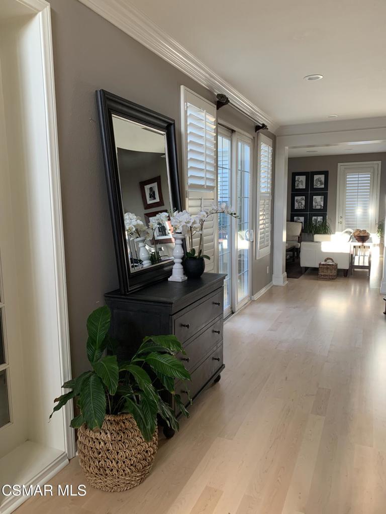 3082 Eaglewood Avenue Thousand Oaks, CA 91362 - Photo 10 of 29 a living room with furniture and a floor to ceiling window