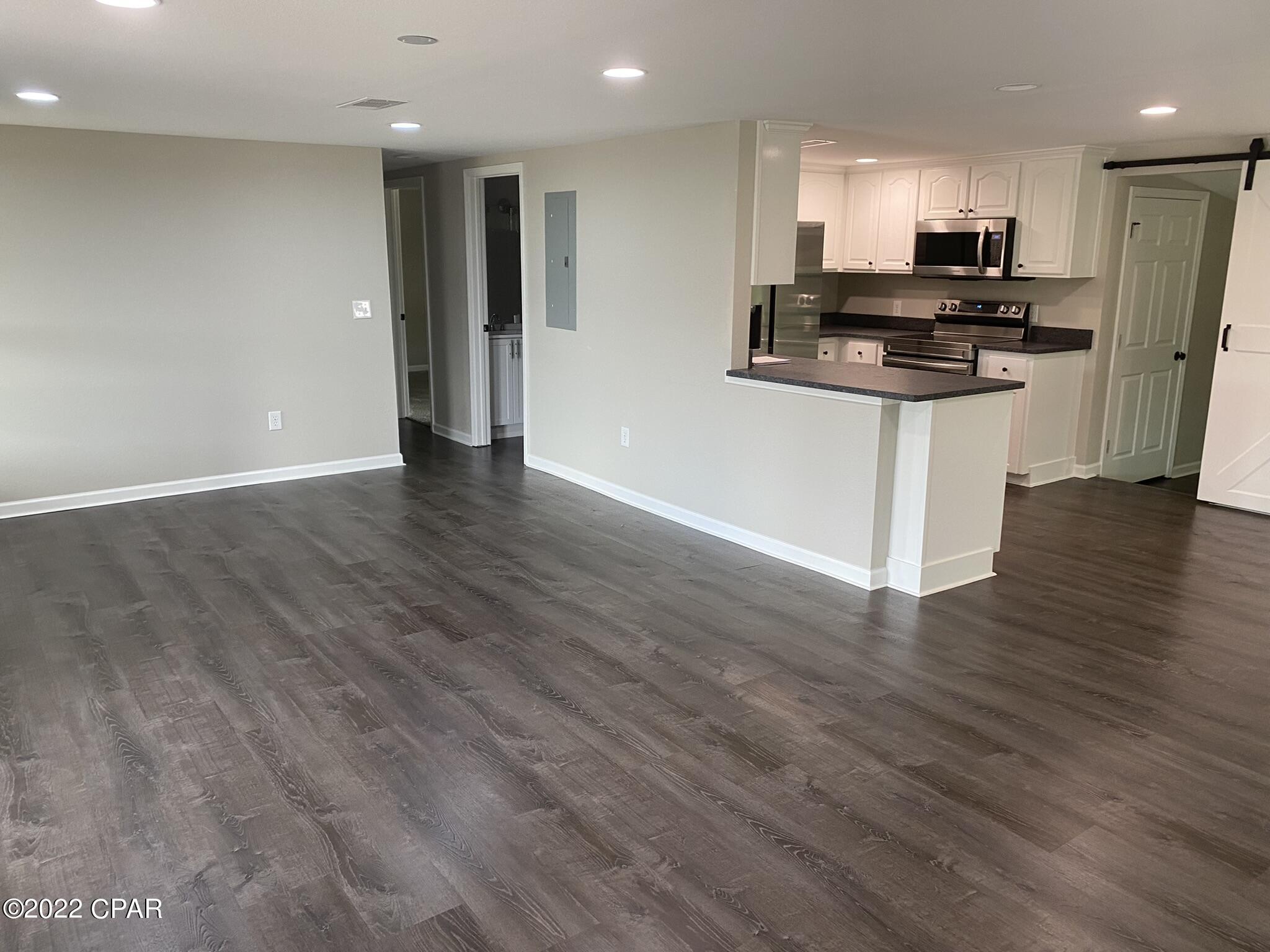 8243 Shady Grove Road Grand Ridge, FL 32442 - Photo 15 of 39 Gallery Image 15