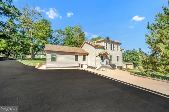 a view of a house with sitting area and porch