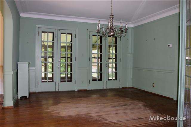 1043 Yorkshire Road Grosse Pointe, MI 48230 - Photo 8 of 20 31154136-7.JPG