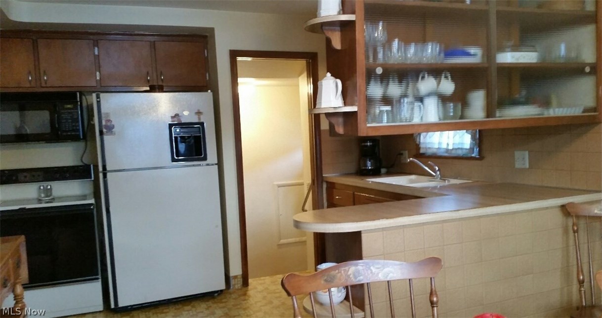 13271 McCracken Road Cleveland, OH 44125 - Photo 6 of 24 The kitchen is neutral and well maintained. The decorative shelving on the ends of the counter/cabinets is a very sweet touch.