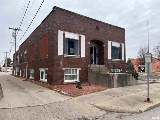 $242,000 | 210 South Randolph Street, Macomb, IL 61455